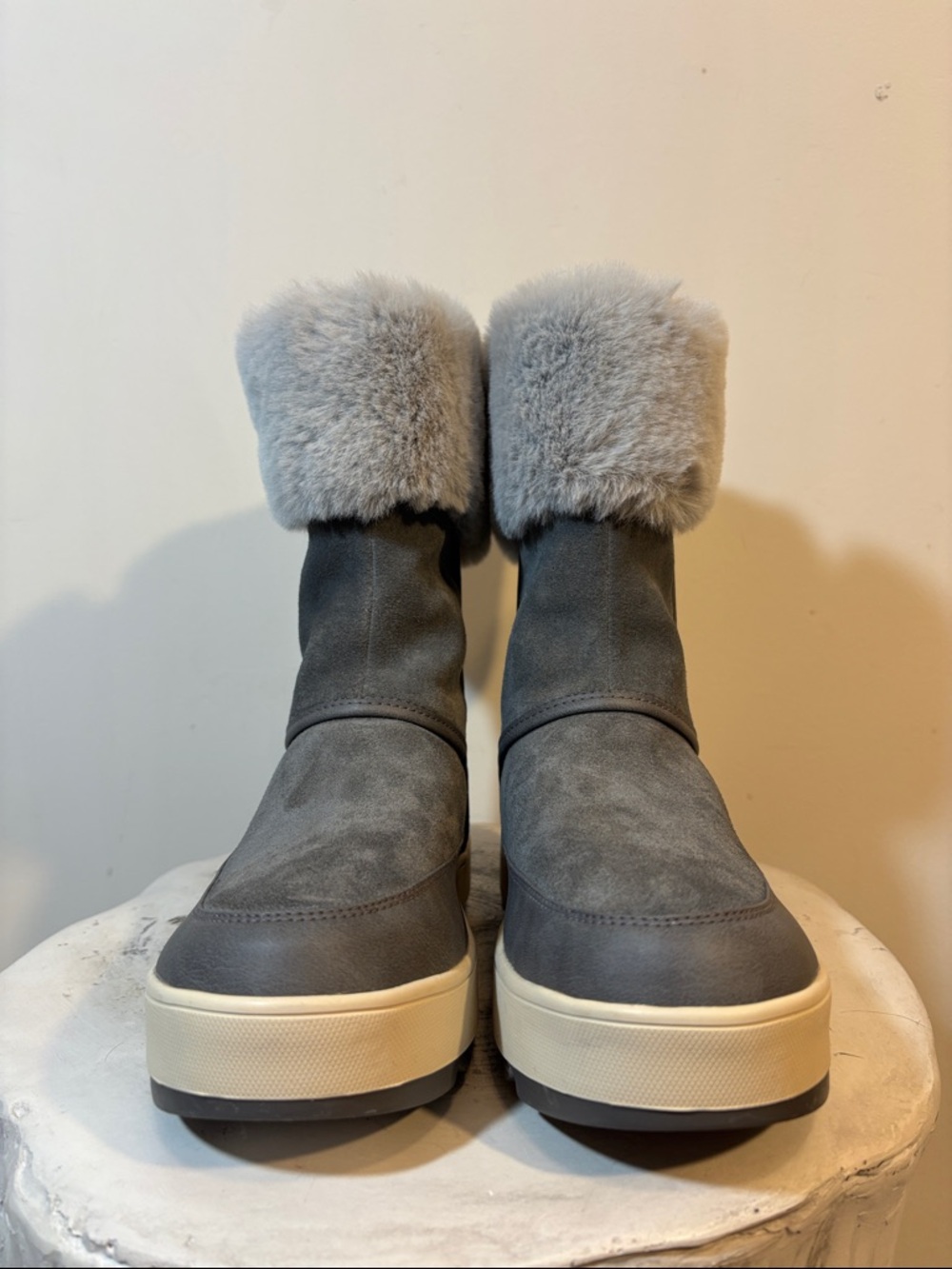 Koolaburra by UGG Women's Grey Faux Fur Trim Tynlee Fashion Boots With The Fur!